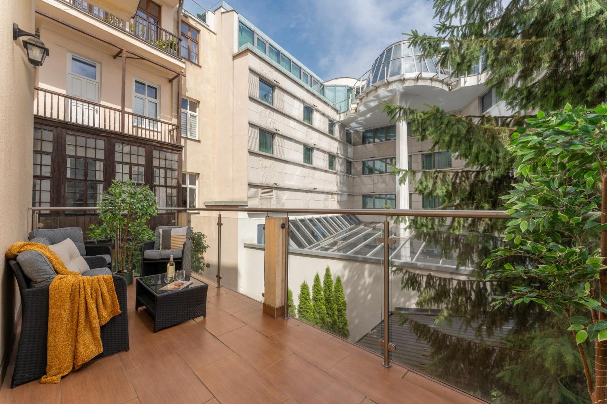 Deluxe Apartment