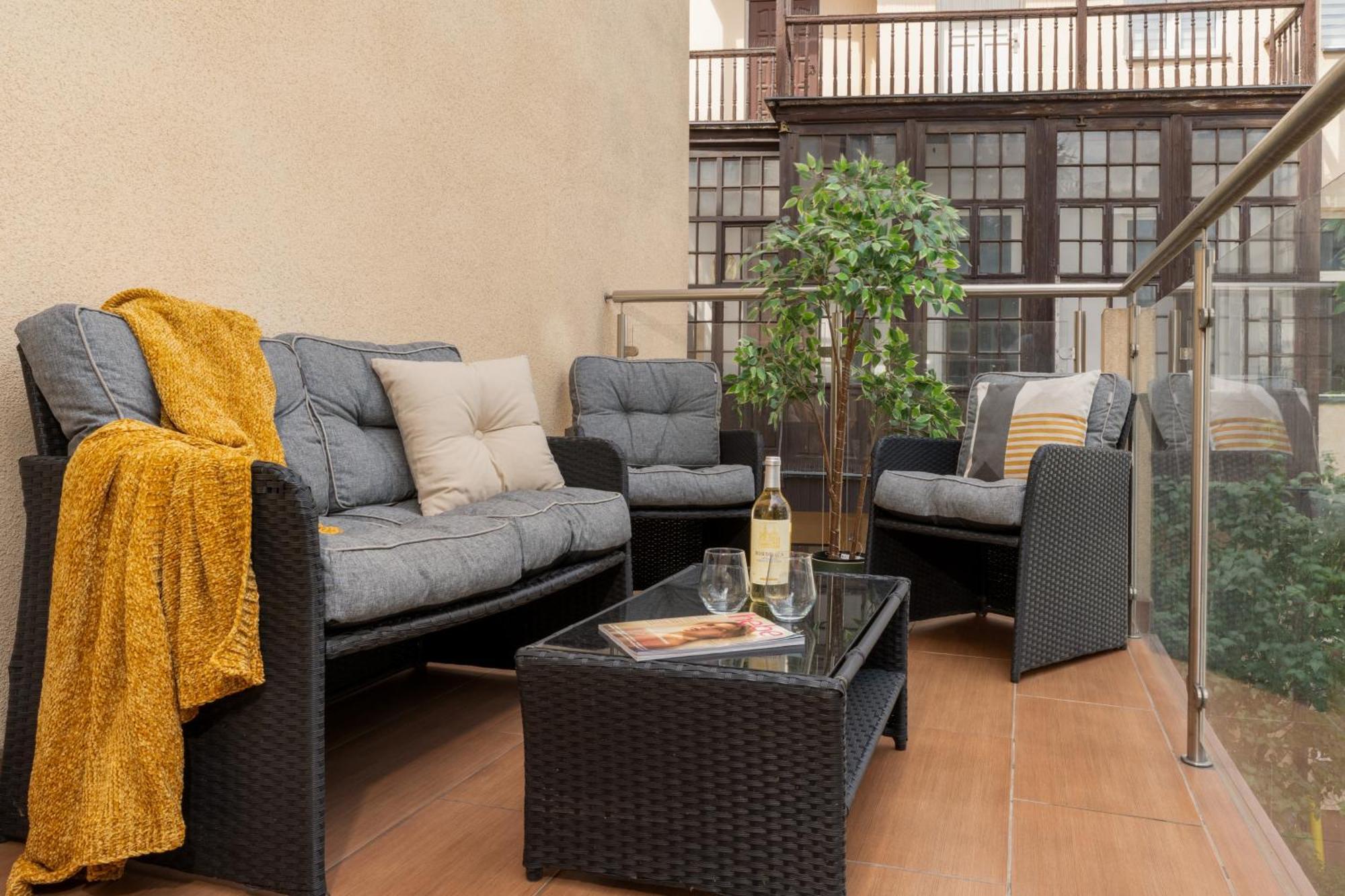 Deluxe Apartment
