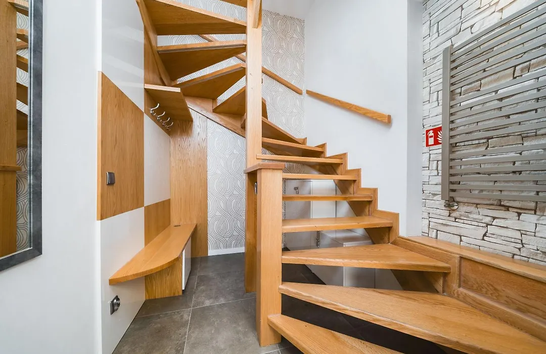 Old Town Luxe Retreat - King Bed - Steps To Main Square-1